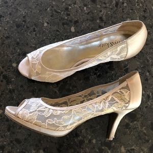 Kelly & Katie Size 7.5 Gold Lace Open Toe Pumps
